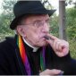 Скандальный итальянский священник предложил избрать Папой Римским гомосексуалиста